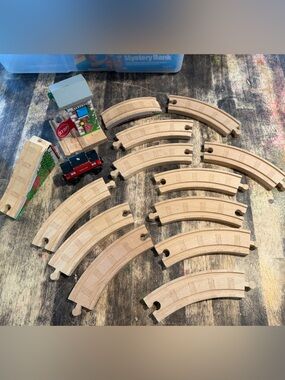 Thomas the Train wooden tracks 15 pieces gently used
